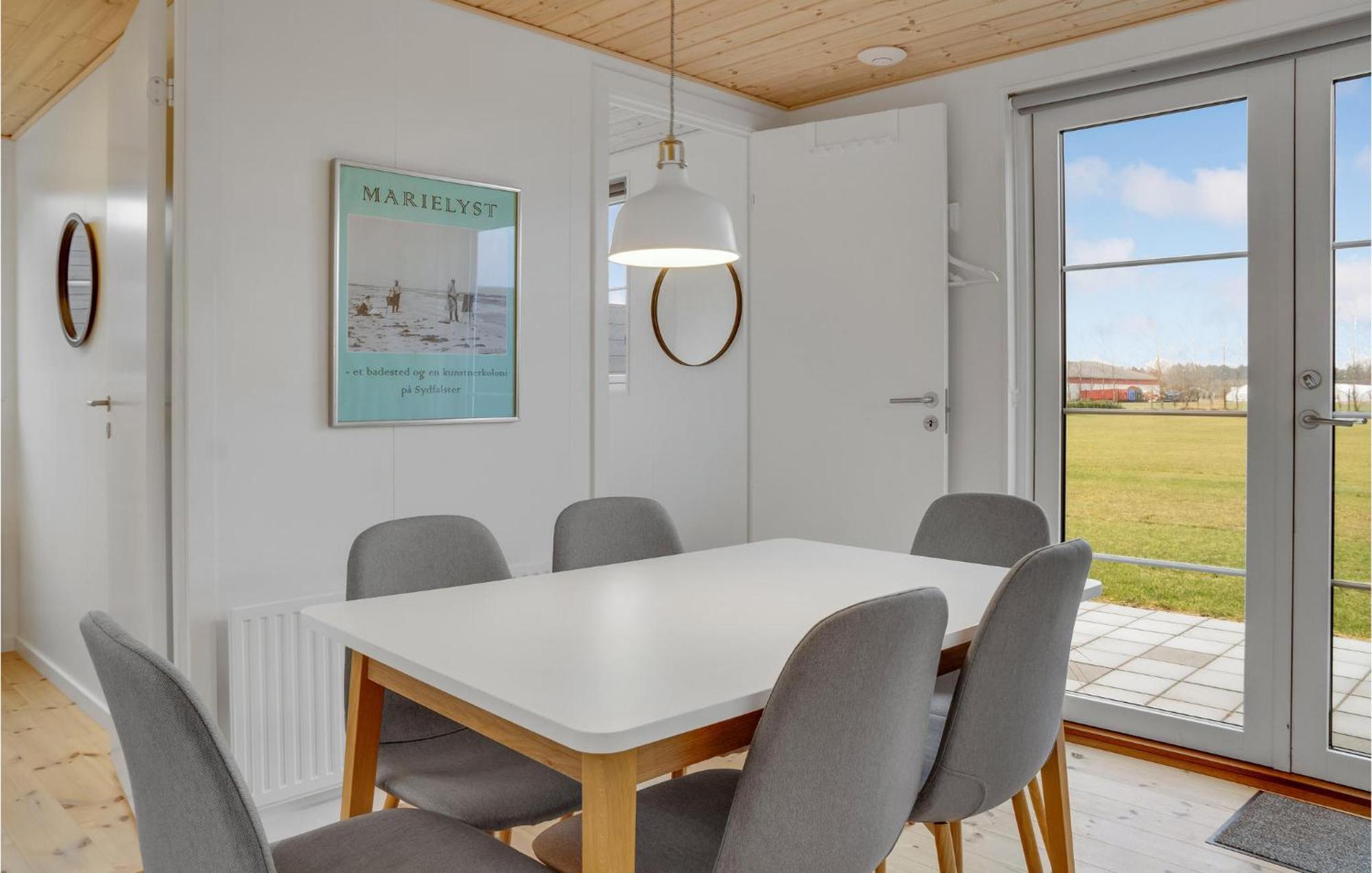 2 Bedroom Gorgeous Apartment In Vaeggerlose Bøtø By Exterior foto